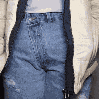 Zipping a jacket with ZipperBuddy